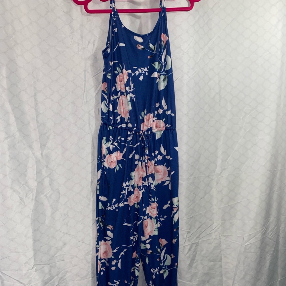 Pants jumpsuit.